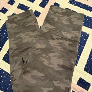SPANX Camouflage Leggings - Black and Gray